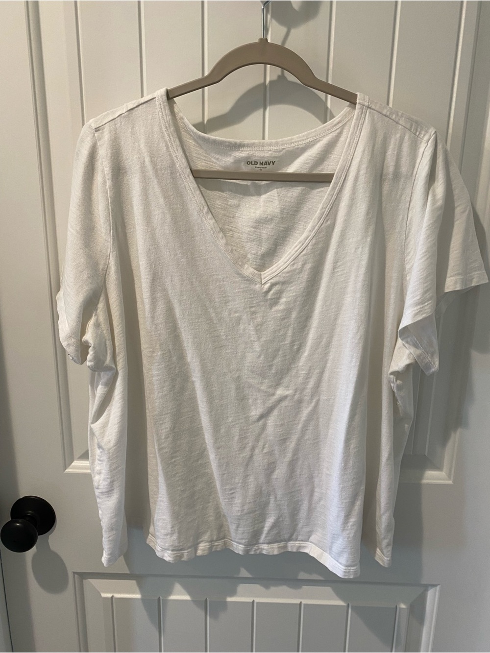 Old Navy White V-Neck Short Sleeve Tee